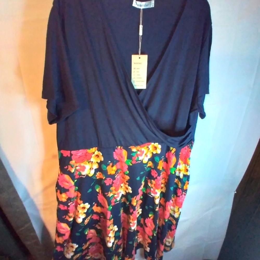 Plus size short sleeve flower dress with pockets